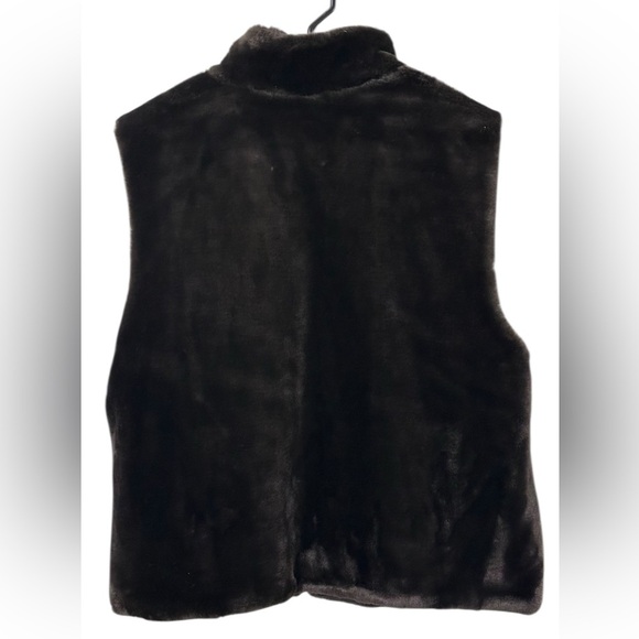 Dark Brown Women’s Faux Fur Zippered Vest with Pockets - Picture 2 of 5